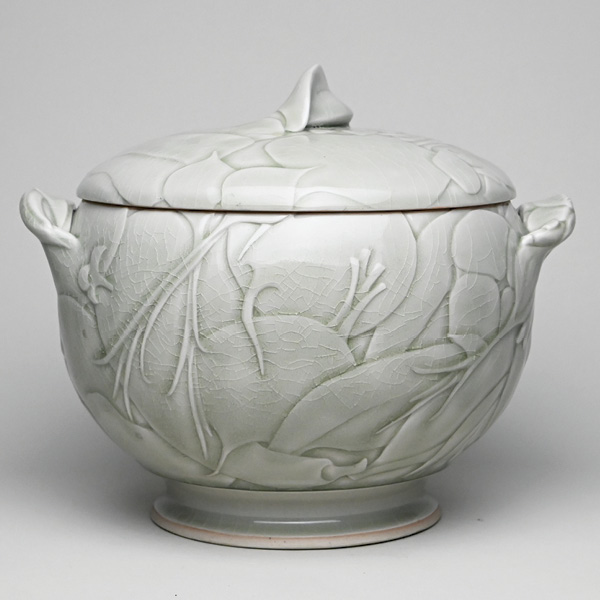 1 Kathryn Narrow’s Vegetable Soup Tureen, 11 in. (28 cm) in height, porcelain.