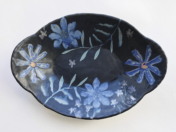 3 Ruth Easterbrook’s Double Flower Oval Server, 14 in. (36 cm) in length, stoneware, 2023.