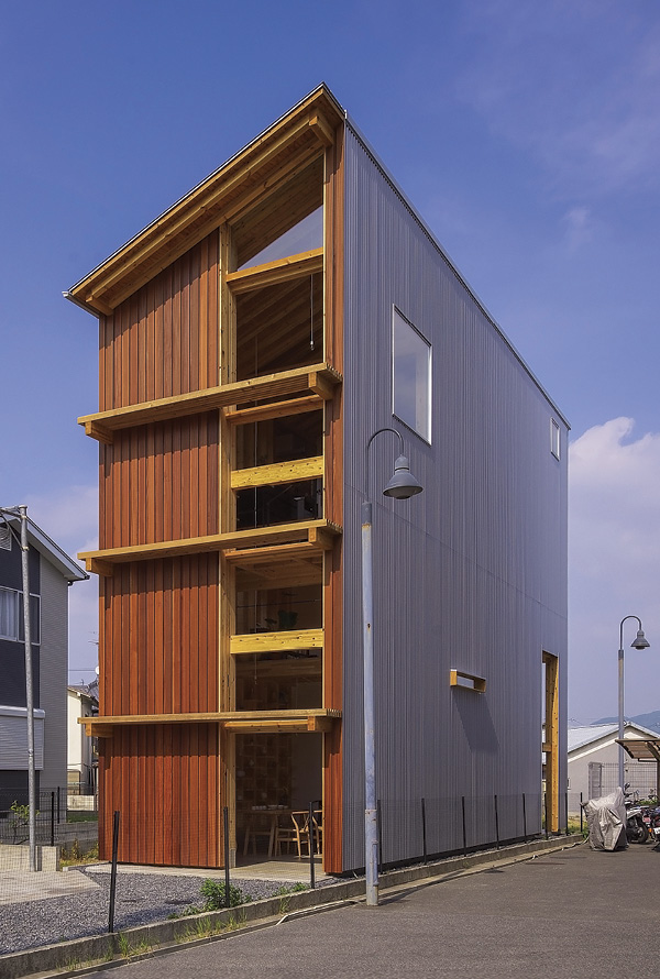 2 Ryuji Iwasaki House, 2013.