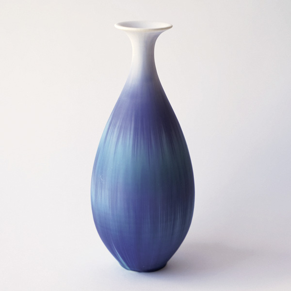 5 Ice green + Shikoh (Purple Gradation) Bottle, 11 in. (28 cm) in height, wheel-thrown semi-porcelain.