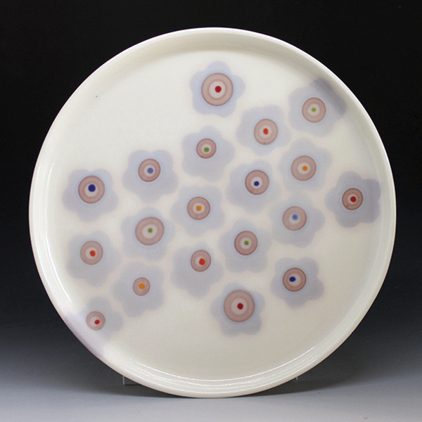 2 Sandra Torres’ platter, porcelain, 2025.