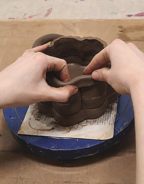 10 Add a final coil to the rim of the basket.