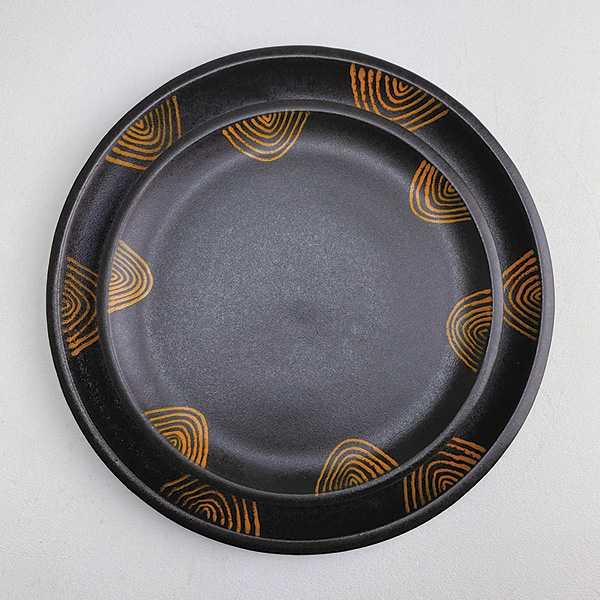 1 Courtney Murphy’s two plates, to 10¼ in (26 cm) in width, earthenware, fired in oxidation to cone 01, 2023.