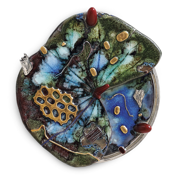 1 Yuka Nishihisamatsu's Chloroplast, 105/8 in. (27 cm) in width, porcelain, glaze, fired in reduction to 2282°F (1250°C), gold, platinum, 2026.