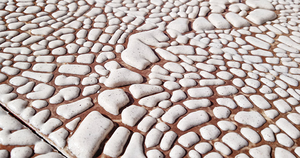 4 Close-up view of the glazed surface.