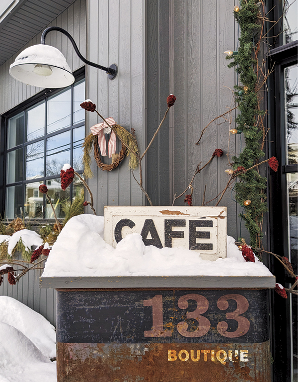 3 Detail of the workshop and café-boutique’s entryway.