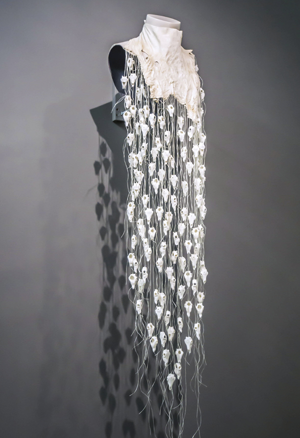 5 Máret Ánne Sara’s Pile O´Sápmi Power Necklace, 4 ft. 7 in. (1.4 m) in height, mixed-media installation of reindeer bone, porcelain, plastic bust, fishing line, leather, 2017. Photo: Karl Alfred Larsen.