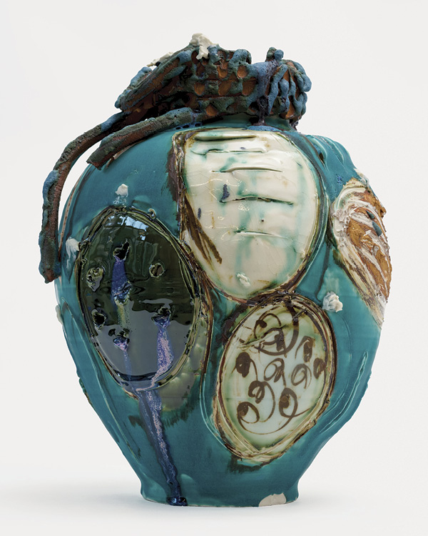 Jane Yang D’Haene’s Untitled, 17 in. (43.2 cm) in height, stoneware, porcelain, glaze, 2025. Photo: James K. Lowe.