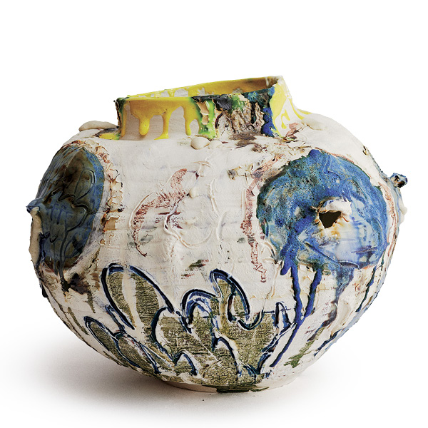 6 Jane Yang D’Haene’s Untitled, 14 in. (35.6 cm) in diameter, stoneware, glaze, 2024. Photo: James K. Lowe.