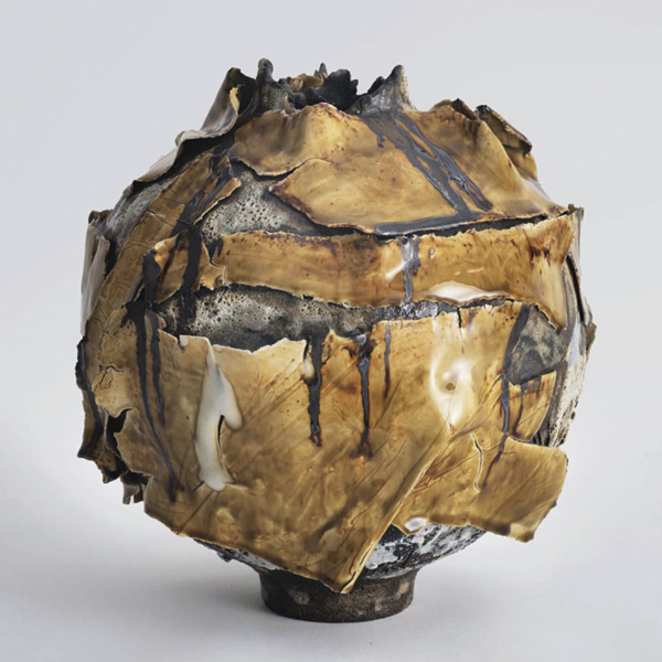 8 Jane Yang D’Haene’s Untitled JYD341.23, 12½ in. (31.8 cm) in height, stoneware, porcelain, glaze, 2023. Photo: Bill Zules.