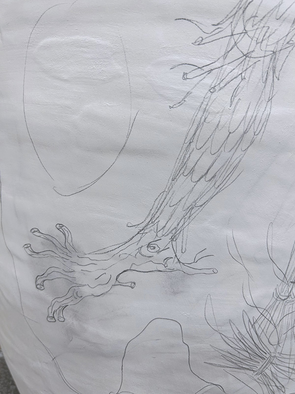 2 Brush on a maiolica glaze, apply a CMC gum solution, and draw the composition in pencil.