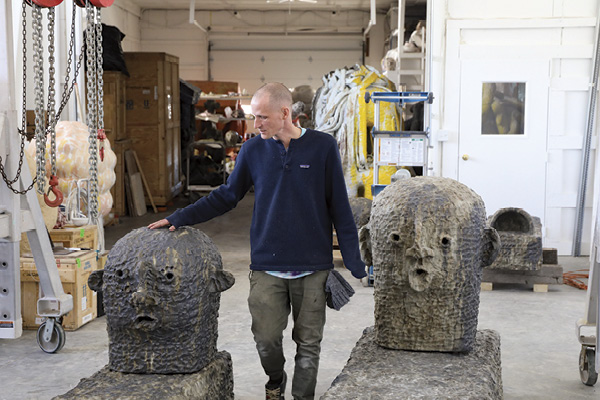 1 Wedel in his studio, 2022. Photo: Bobby Cummerow.
