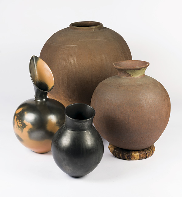 5 Magdalene Odundo’s group of pots. Copyright Magdalene A.N. Odundo/York Museums Trust. Courtesy of York Museums Trust (York Art Gallery).