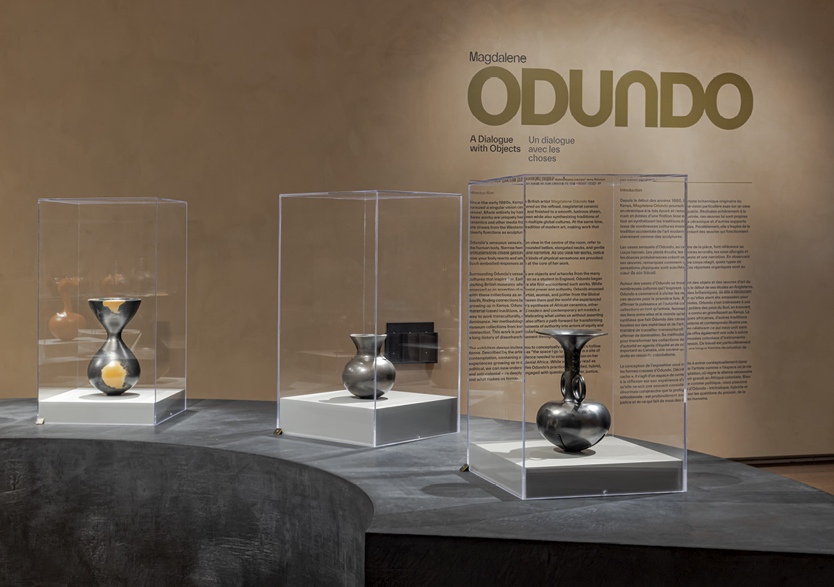 5 Magdalene Odundo: A Dialogue with Objects, installation view. Photo: Toni Hafkenscheid.