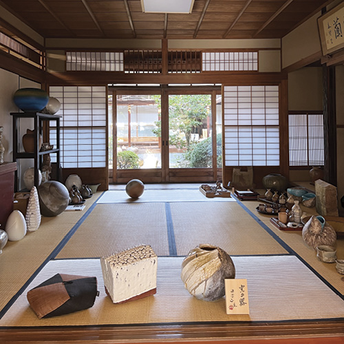 🎧 Supporting Art and Tradition: The Robert Yellin Yakimono Gallery