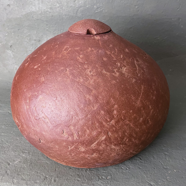 1 Mary Barringer’s Jar II, 13.5 in. (34.3 cm) in diameter, handbuilt red stoneware, 2023–2024.