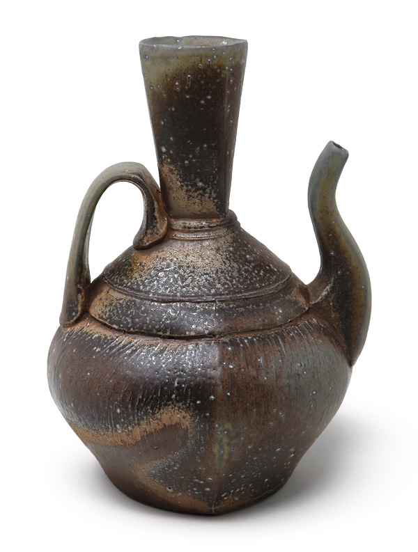 Carter Pasma’s sake pourer, 7 in. (17.8 cm) in height, high-alumina porcelaneous stoneware, fired to cone 10 in a soda kiln, reduction cooled, 2024.