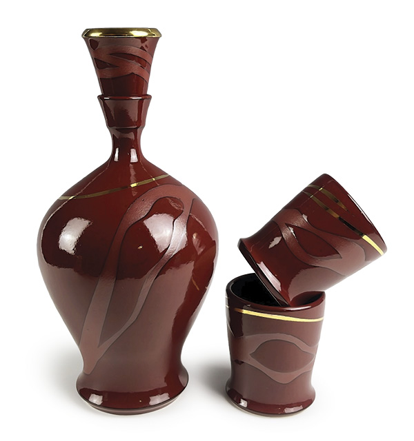 Stephen Phillips’ Firebrick on Cinnamon Decanter Set #212, to 10½ in. (26.7 cm) in height, wheel-thrown white stoneware, underglaze, glaze, tape resist, fired in oxidation to cone 5.