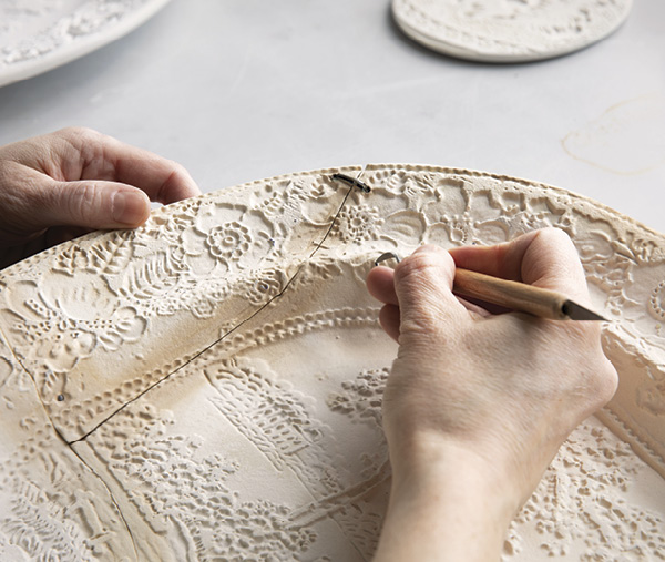 Caroline Slotte carving a platter. Photo: Chikako Harada.