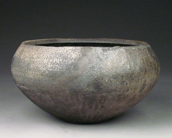 Lindsay Oesterritter’s bowl, 12 in. (30 cm) in diameter, iron-rich stoneware, wood fired to cone 10, reduction cooled, 2014.