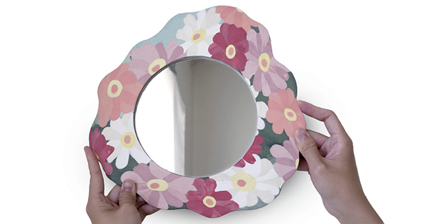 How to Make a Floral-Patterned Ceramic Mirror Frame with Colored Clay