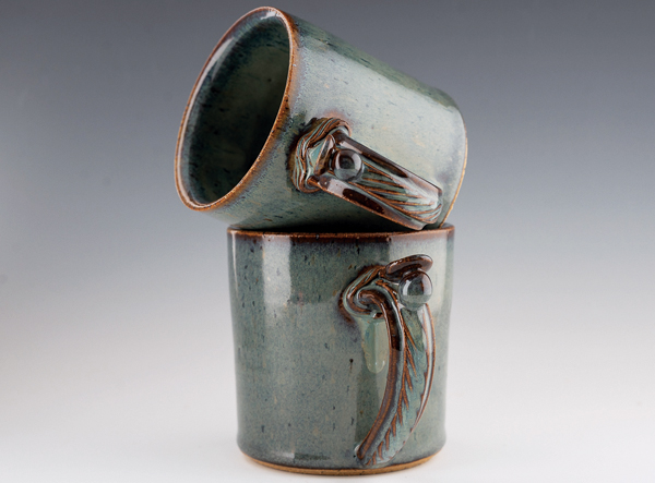 3 Variegated-blue banded mugs, 3½ in. (9 cm) in height, stoneware, glaze.