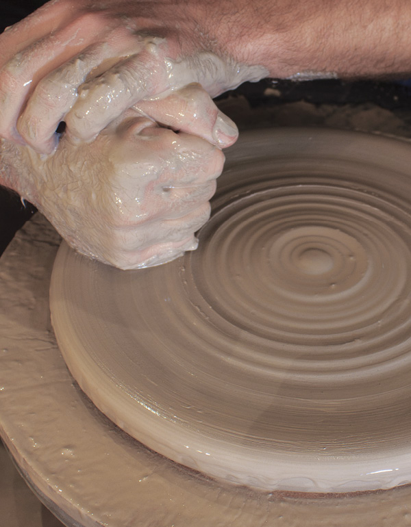 6 Widen the diameter to 8 in. (20 cm) while compressing the clay.