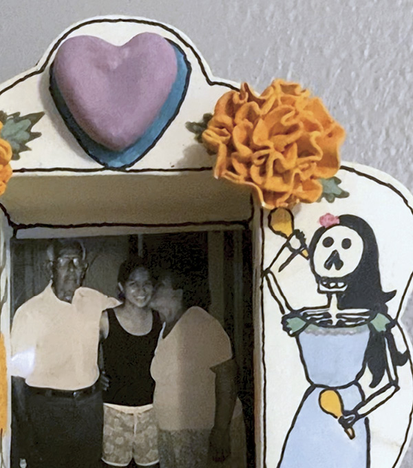 6 You can add images to your shadow boxes to pay tribute to your family and loved ones.