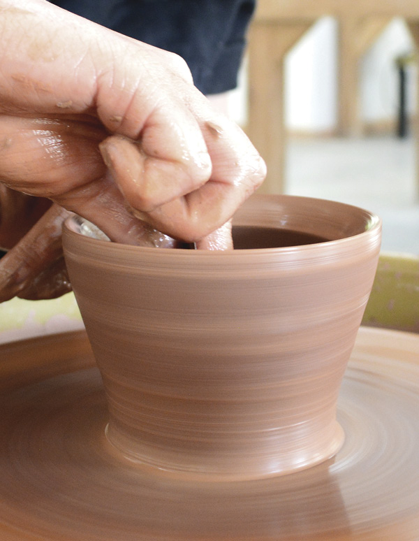 5 Use 1 1/4 pounds (567 g) of clay to form the companion cup.