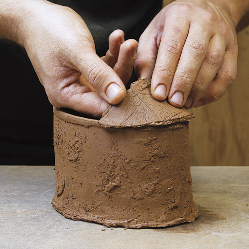 Rough-Hewn Pouring Pots by Nikita Nenashev article thumbnail