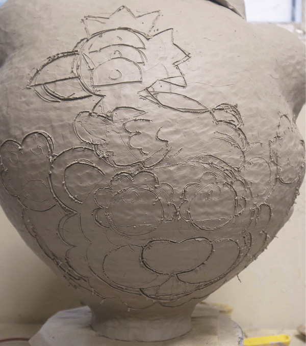 2 Make a quick, spontaneous drawing on the surface with a pencil when the work is at the soft, leather-hard stage.