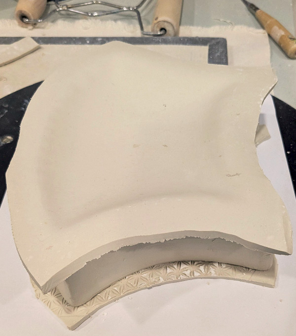 5 Place the second slab on the open side, gently press it to repeat the concave curve, allow it to firm up, and remove.