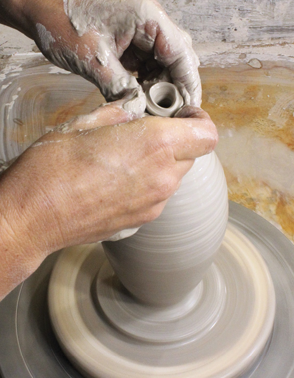 5 Use six points of contact, fingertips and a knuckle, to collar in the neck.