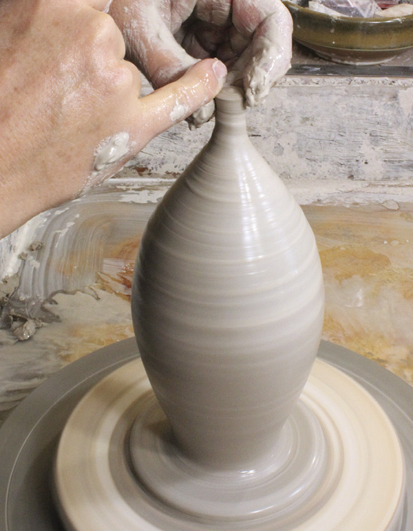 6 Close the form by sealing the clay together on the final collaring pull.