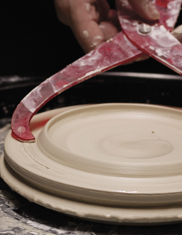 6 Check the flange measurement to ensure the domed lid will fit over this wall.