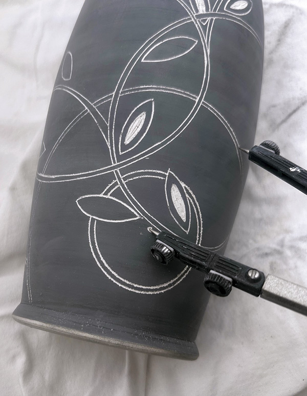 6 Use a compass to define the circular outlines of the sunburst image.