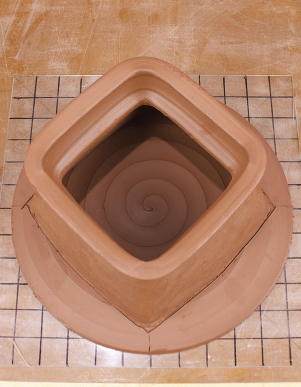 4 Center the squared cylinder on top of the thrown slab and mark the perimeter.