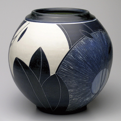 Carved Modernist Vase by Alex Pratt article thumbnail