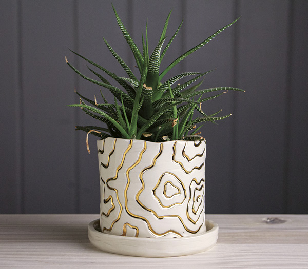 Lost Trail Planter, 5 in. (13 cm) in width, cone-6 porcelain, handbuilt and textured, clear glaze, gold luster accents, 2022.