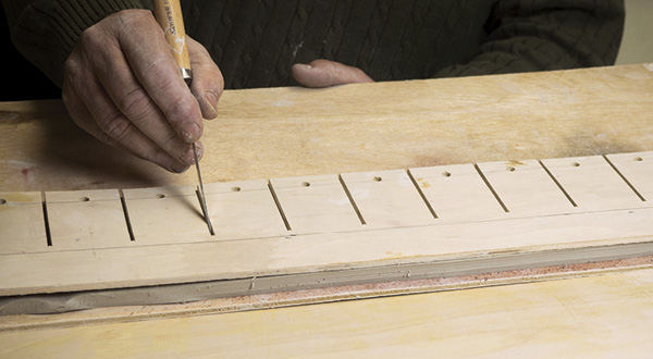 5 Use the template and a fettling knife to make straight cut marks on the slab.