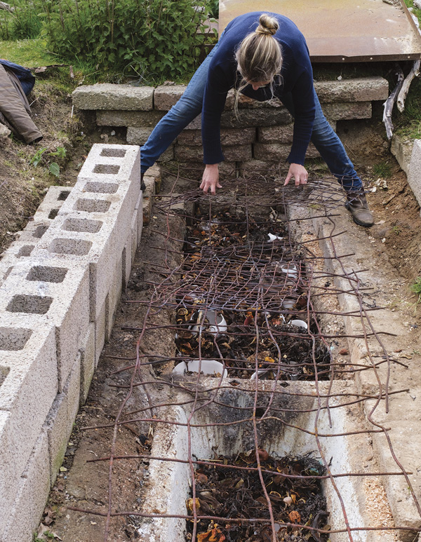 10 Cover the pit with wire mesh before starting to load on the wood.