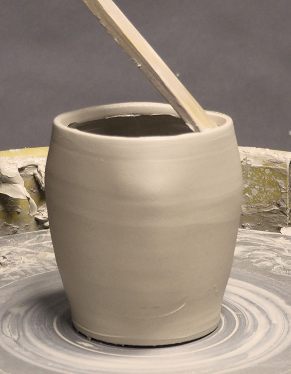 4 Draw up all four vertical lines to square the cylinder.