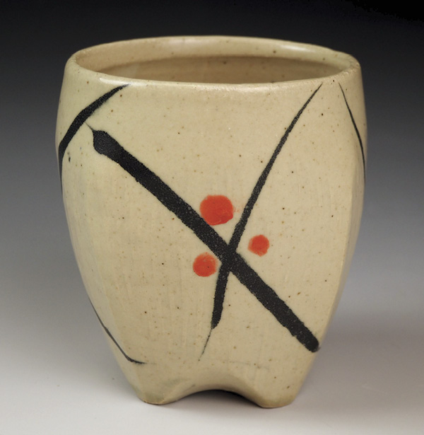 15 The finished four-footed cup without a handle.