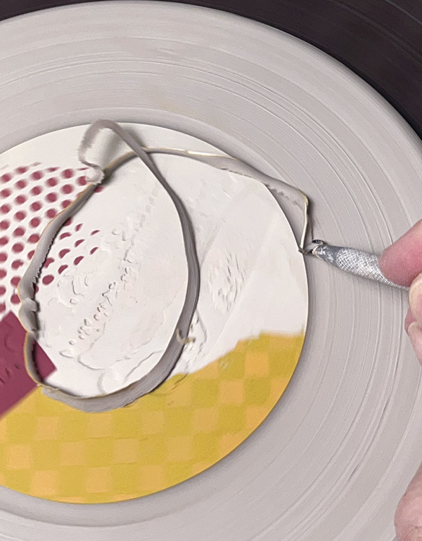 18 The image area is precisely defined using a small trim tool.