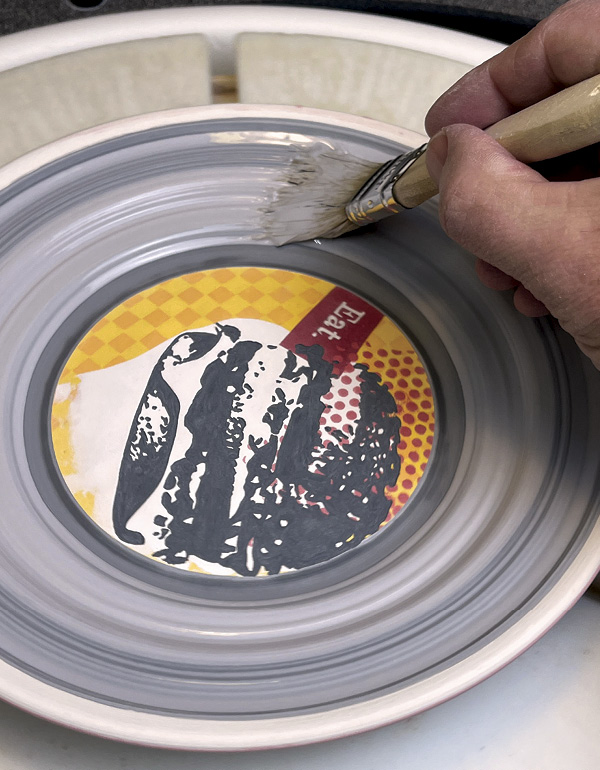 33 The area in between the outer and inner glaze edge can then be filled in.