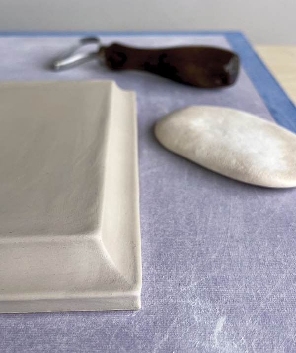 4 After working around the entire edge, the final routed decorative edge can be smoothed with a damp sponge.