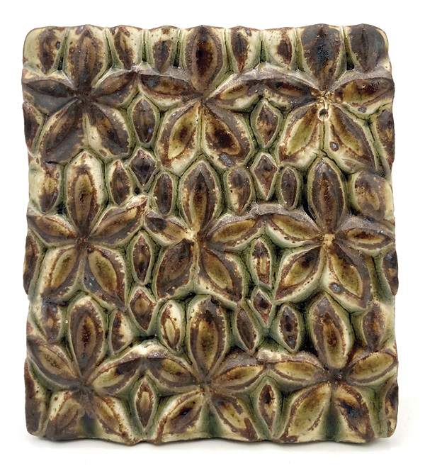 Alana Cuellar’s tile, 4 in. (10.2 cm) in width, stoneware clay, slip, glaze, stain, 2024.