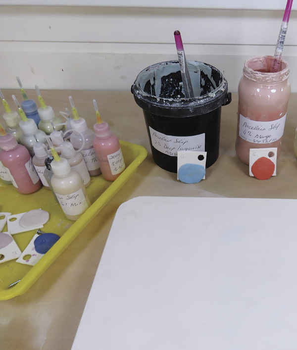 1 Make a large plaster bat, with a smooth surface and dry it thoroughly before using it for monotypes.