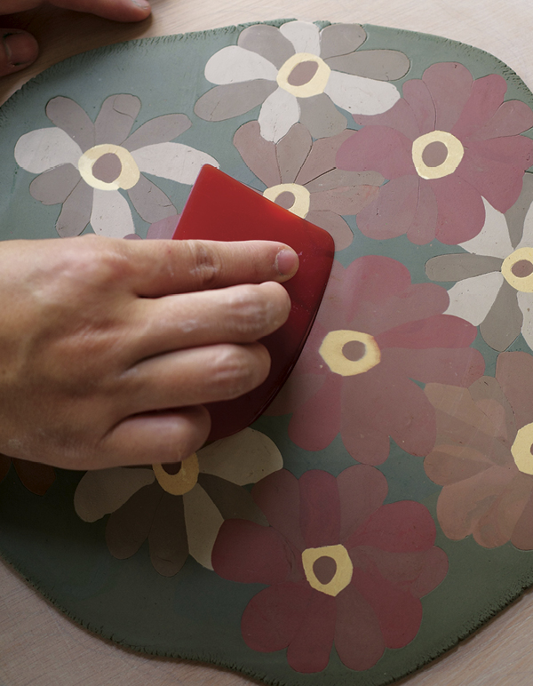 5 Refine the surface and close gaps with a soft rib.