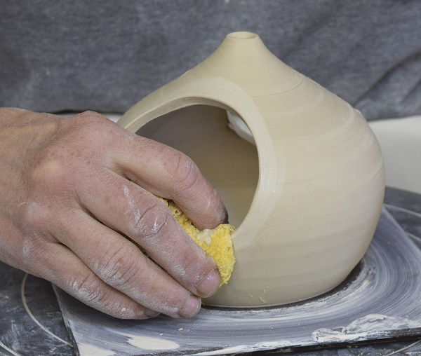 6 Cut out both circles and smooth the cut edges with a soft sponge. Make sure to put one or a few drainage holes in the bottom.